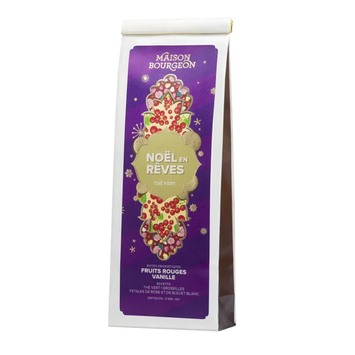 Paquet de thé "Noël en Rêves" de la Maison Bourgeon, avec une étiquette festive en violet et doré. Le thé est aromatisé aux fruits rouges et à la vanille, avec une composition comprenant du thé vert, des groseilles, et des pétales de rose et de bleuet blanc. Cette infusion promet des saveurs douces et fruitées, parfaites pour l'esprit de Noël.