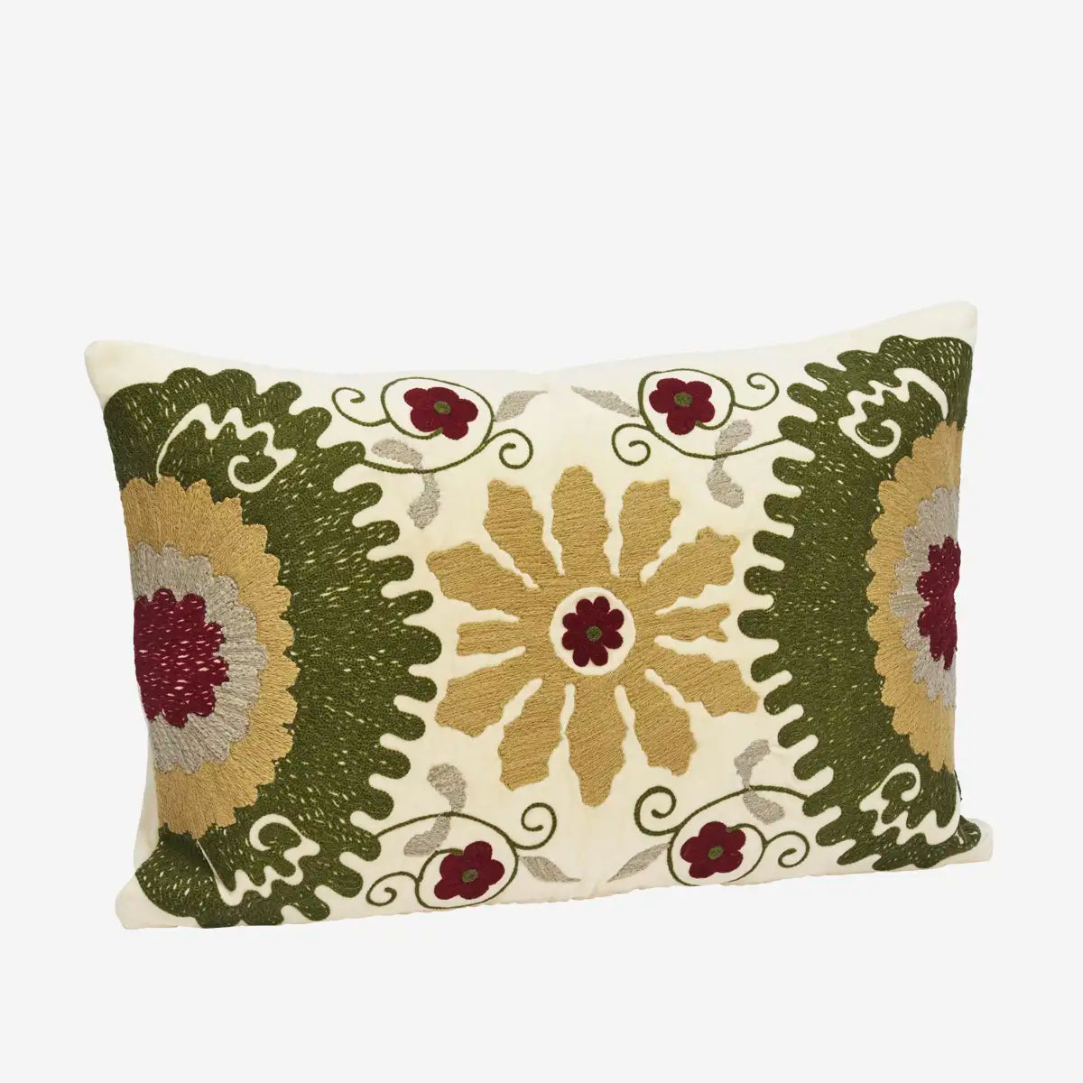 Housse de coussin en velours brodé, coloris blanc cassé vert