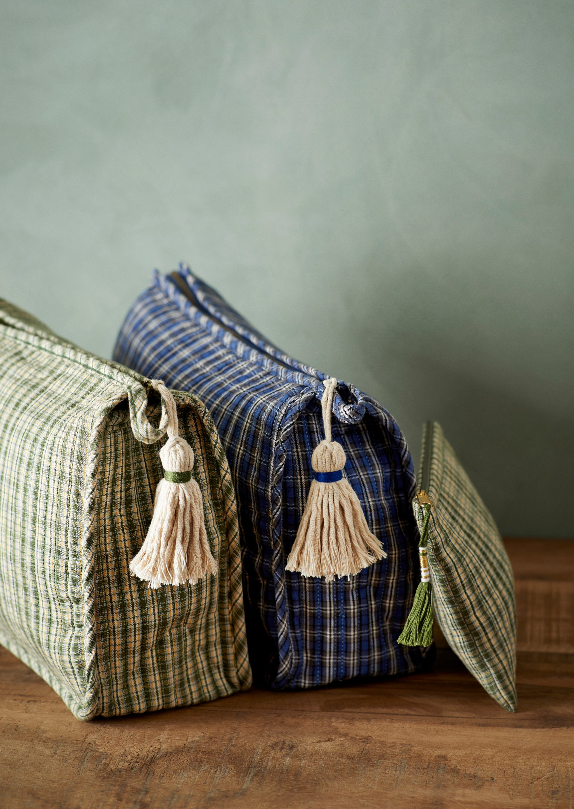 Trousse de toilette matelassée avec pompon, coloris Vert